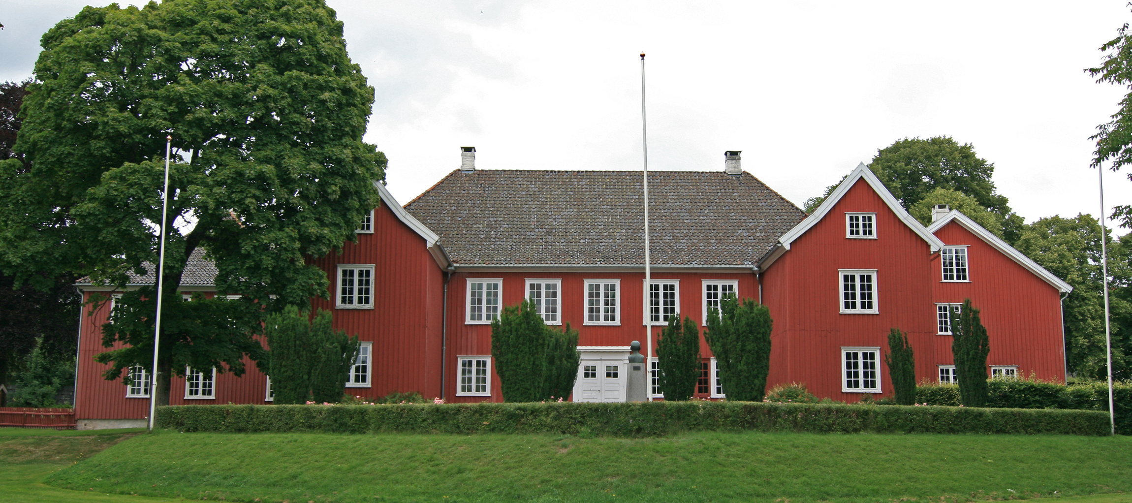Larvik offentlige høyere almueskole på Herregården