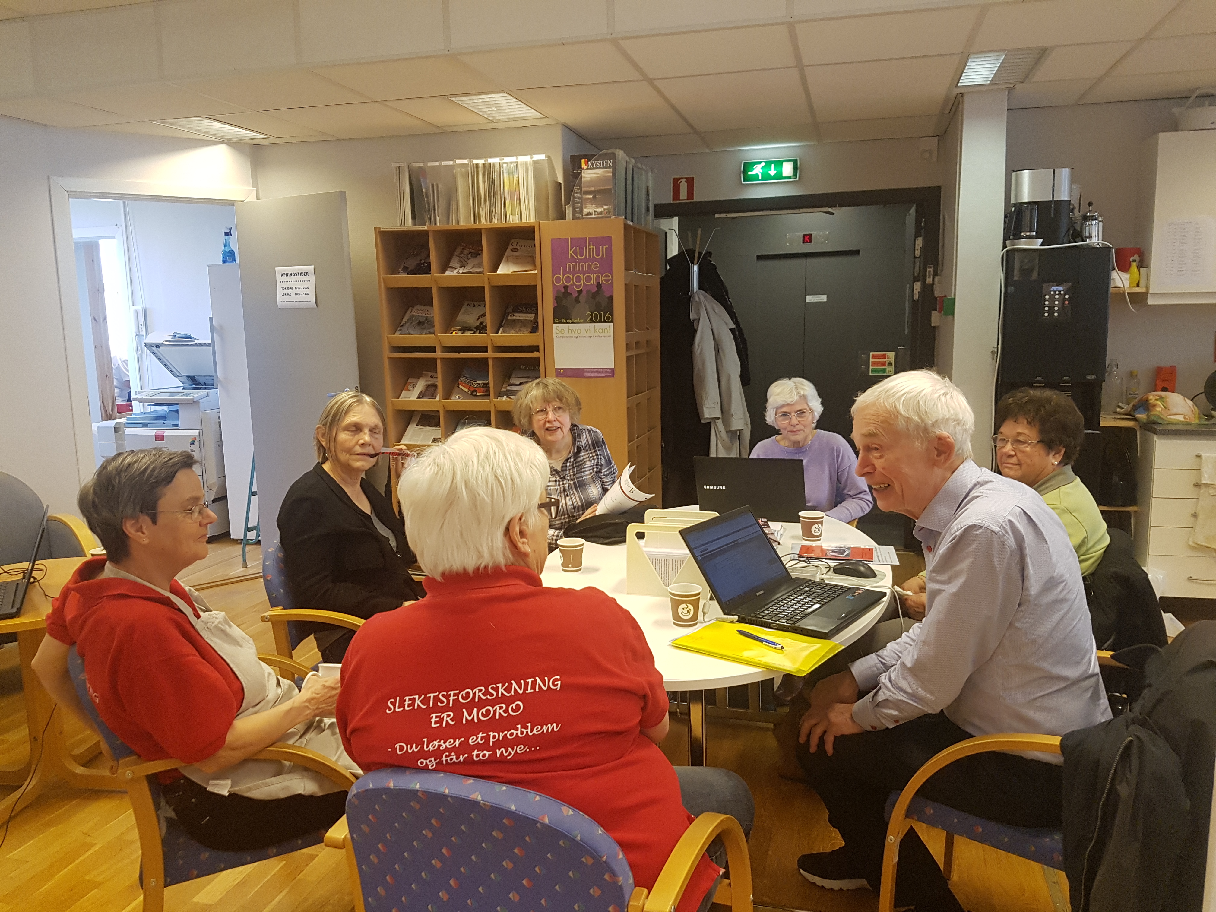 Vi løser problemer over en kopp kaffe