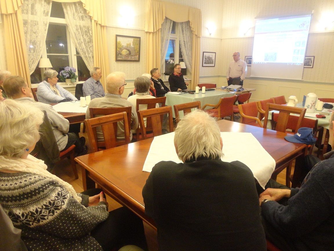 Møte i Slekt og Data Ørskog/Vestnes på Vestnes Foto:BIN