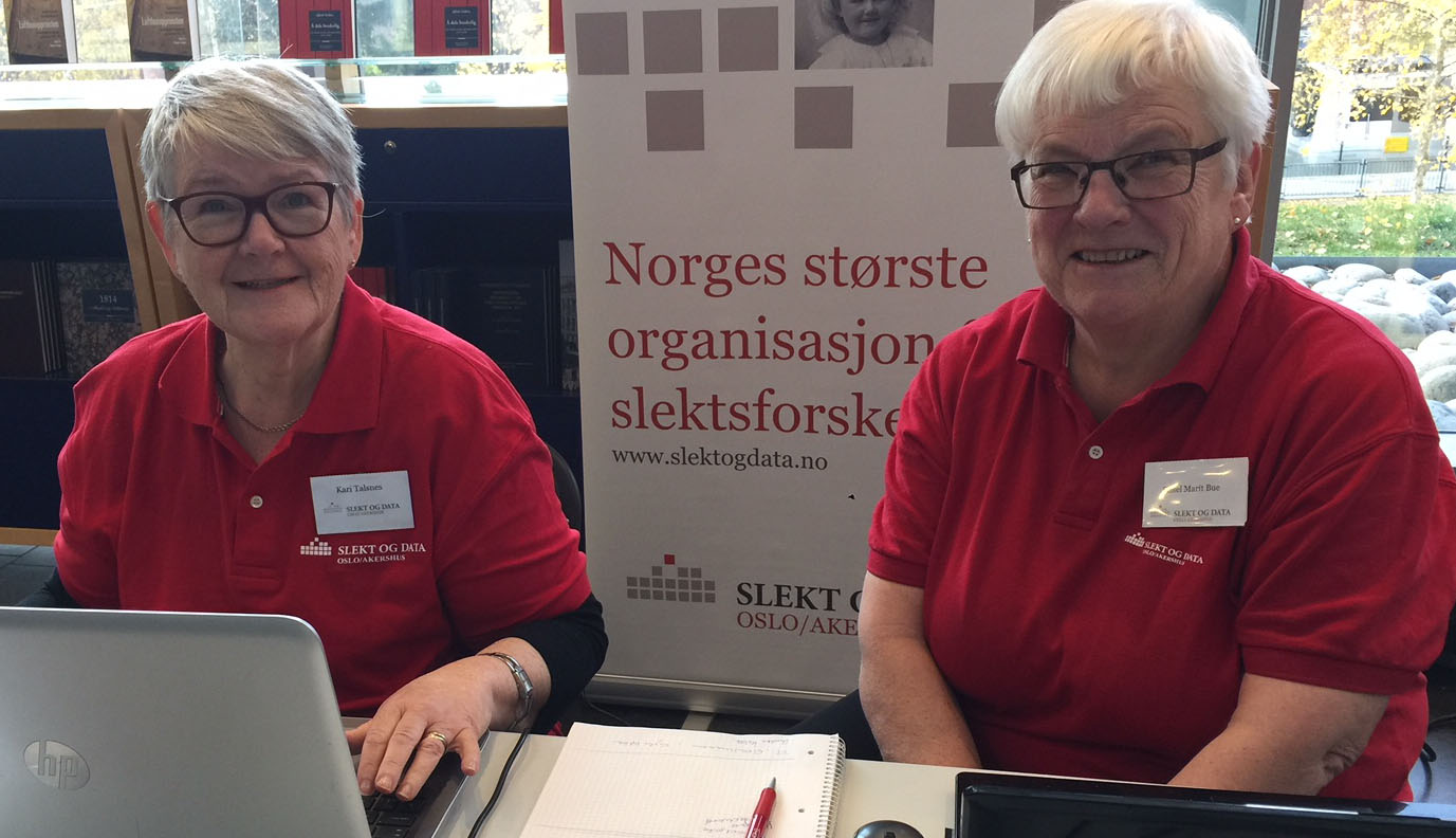 To damer som hjelper medlemmer i Slekt og Data