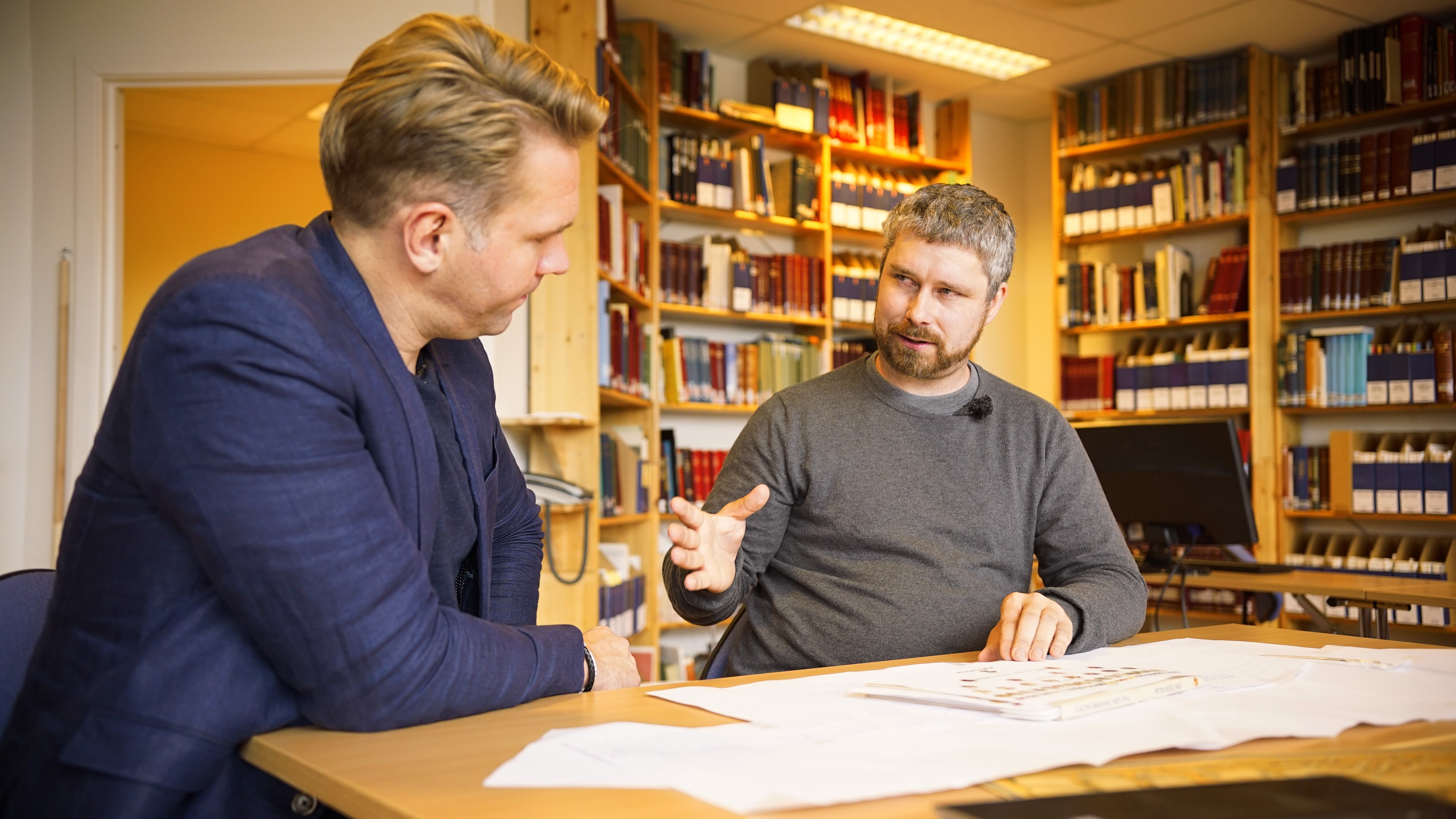 Programlederen i Åsted Norge og David Howden.