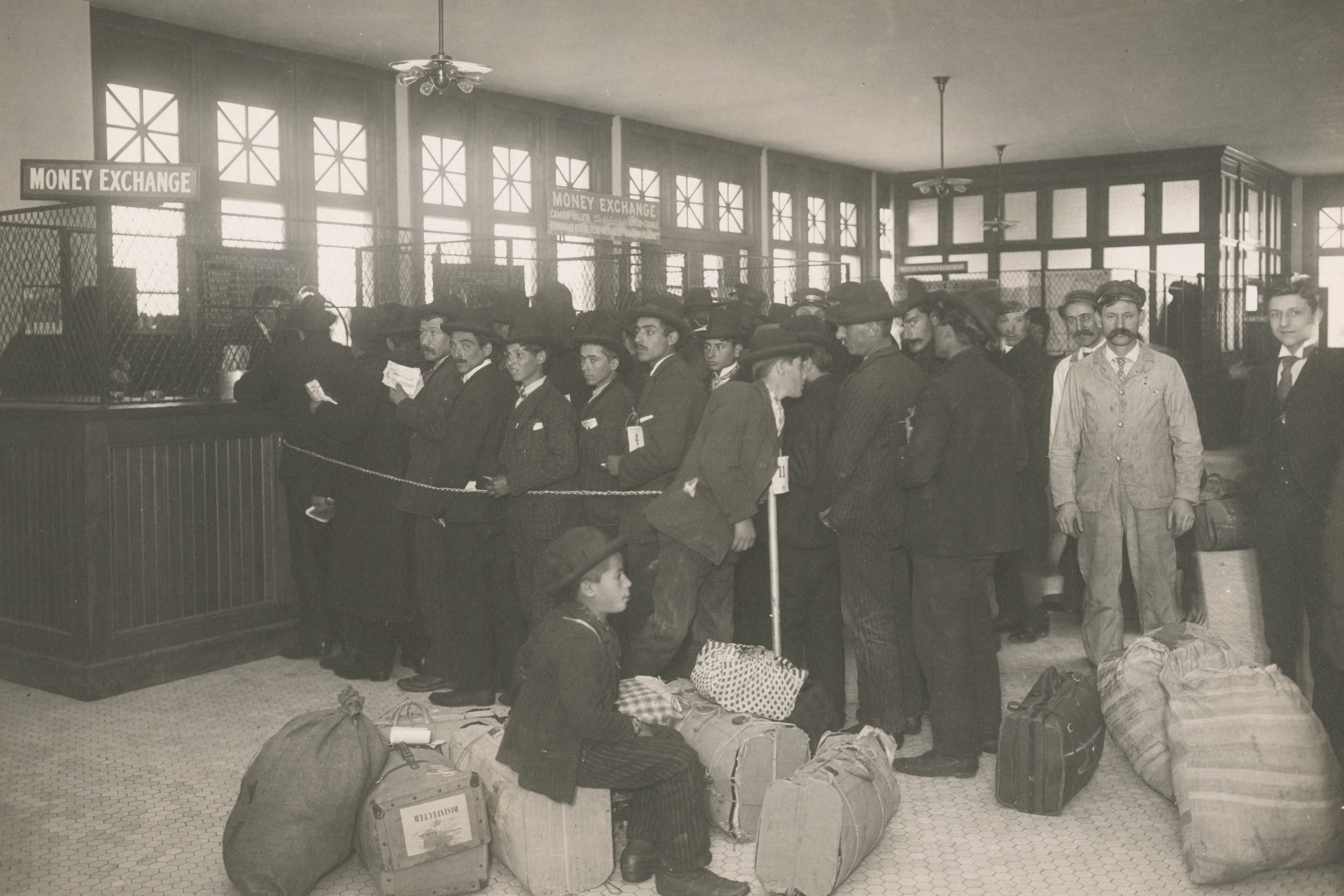 Emigranter på Ellis Island.