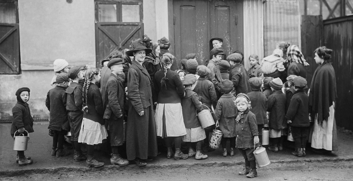 Fattige i matkø i 1913.
