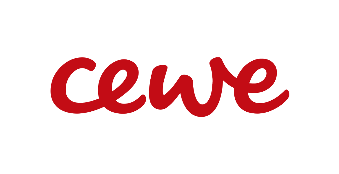 Cewe-logo. Rød skrift og hvit bakgrunn