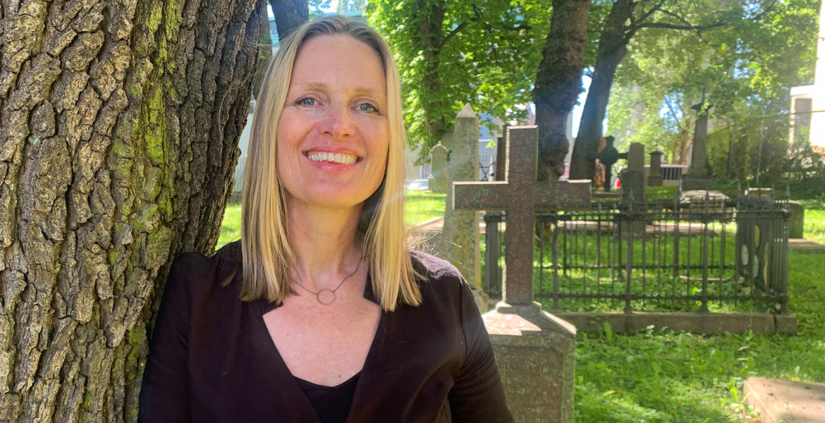 Generalsekretær Lina Bjelland Myrvoll på kirkegård