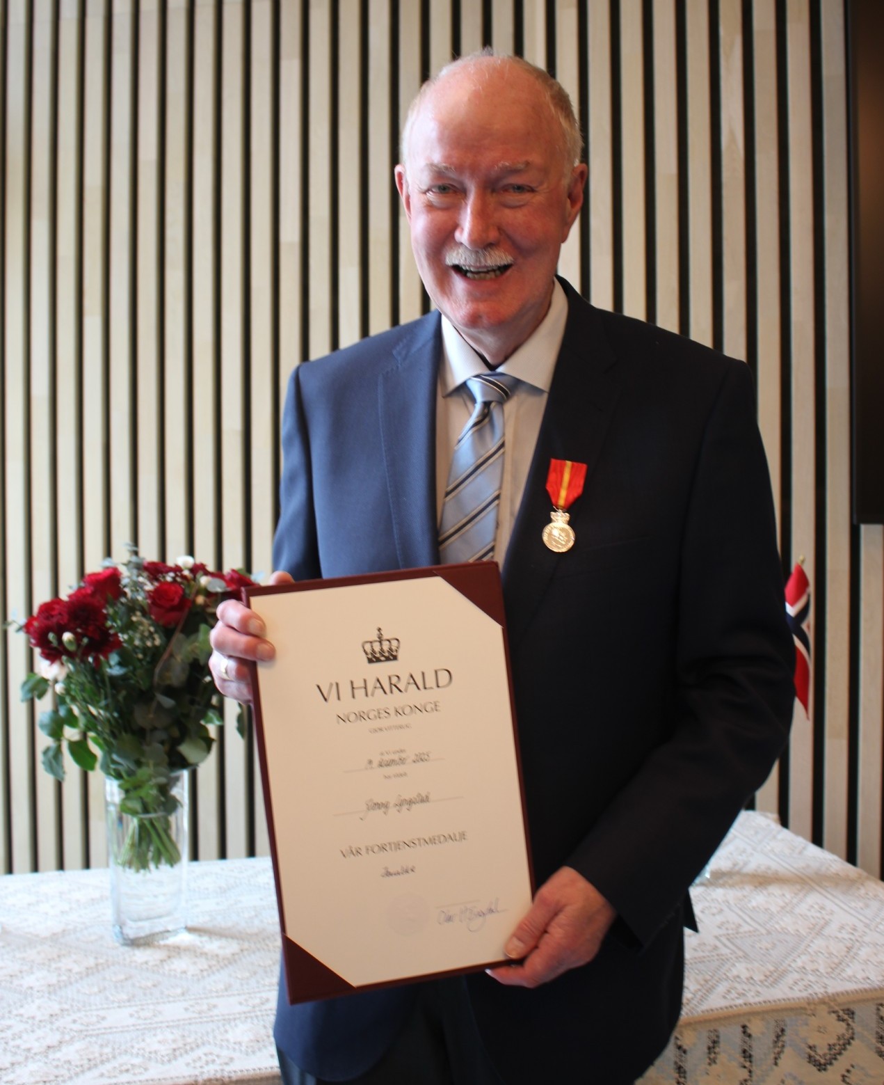 Kongens fortjenstmedalje til Jonny