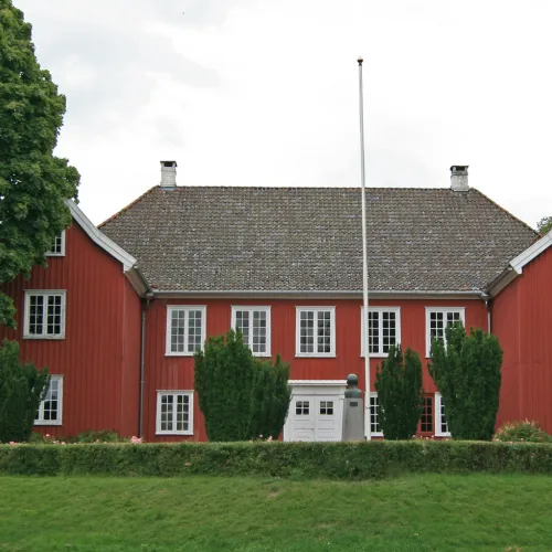 Larvik offentlige høyere almueskole på Herregården