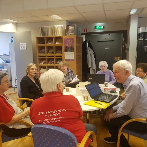 Vi løser problemer over en kopp kaffe