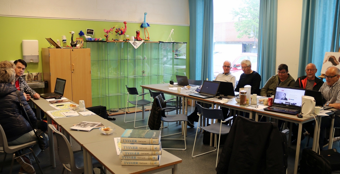Fra venstre: To gjester, Frank Marton Pedersen, Hans Gangstø, Hans Kristian Andersen, to gjester og Johan Arthur Hansen