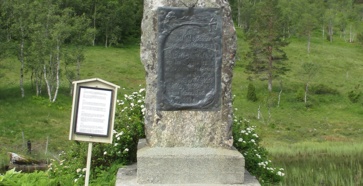 Bjønnastøtta i Haugaskaret - reist i 1926