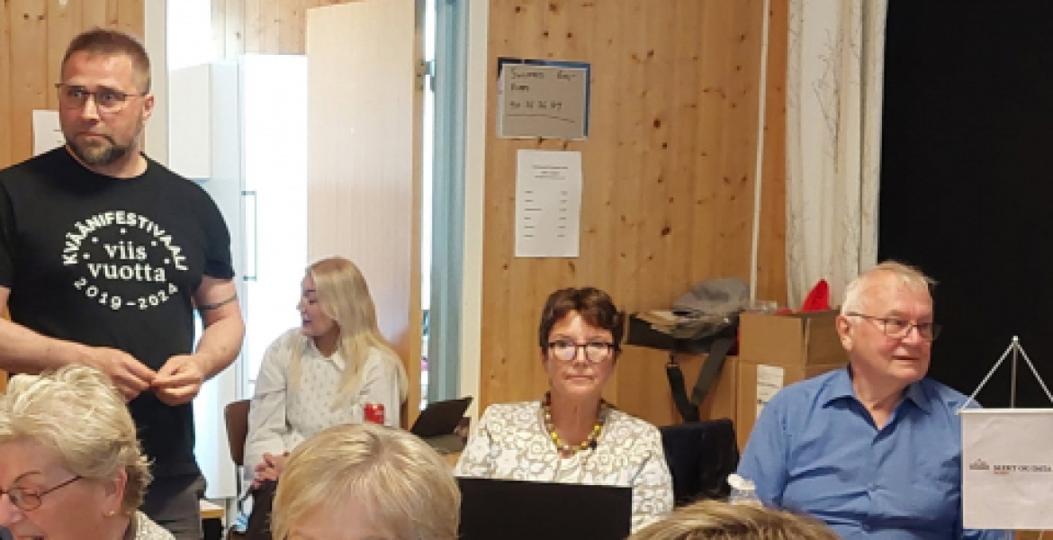 Solfrid Kvam Hole presenterte slektsbok i Kiby 
